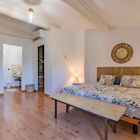 Holiday home Des Buis Uchaux